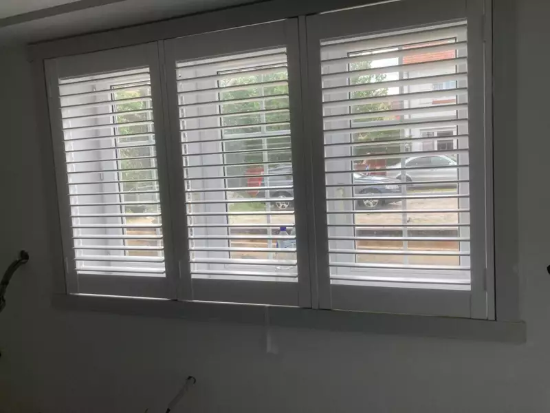 wit-gelakte-shutter-jasno-1