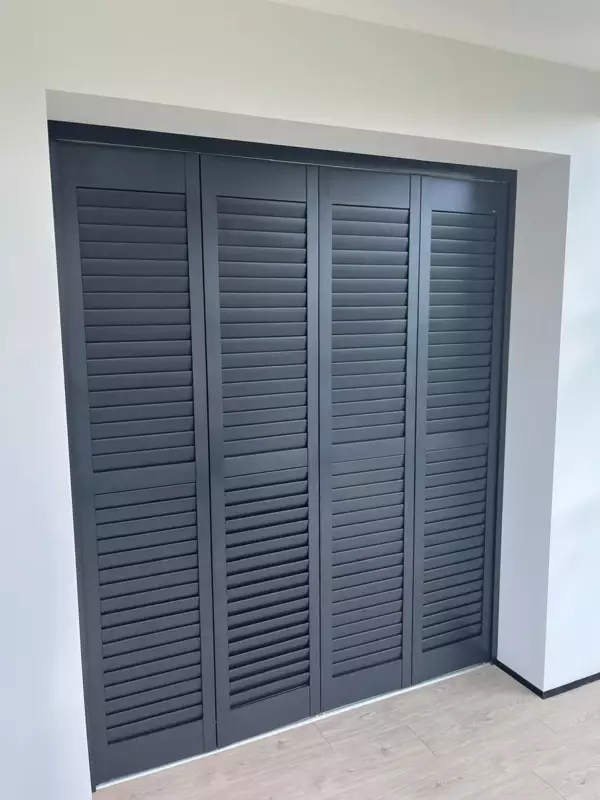 antraciet-shutters-inbouwkast-koksijde-3